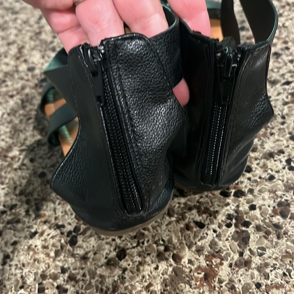 Gold Toe Sandals - Picture 4 of 5